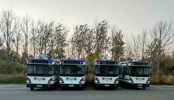 四川西昌移動警務(wù)室列裝上崗(圖1) 四川西昌移動警務(wù)室列裝上崗(圖1)