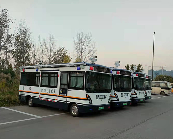 四川西昌移動警務(wù)室列裝上崗(圖2) 四川西昌移動警務(wù)室列裝上崗(圖2)