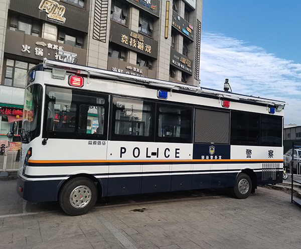 四川西昌移動警務(wù)室列裝上崗(圖4) 四川西昌移動警務(wù)室列裝上崗(圖4)