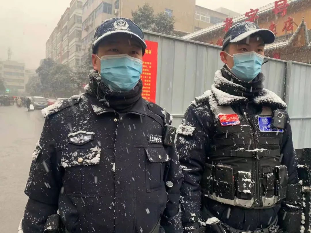 洛陽公安：口罩背后的微笑，是信心也是力量！(圖4)