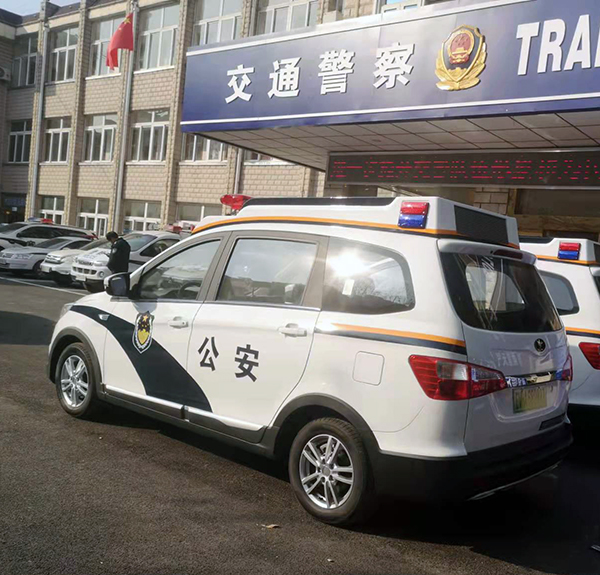 安徽鳳臺(tái)縣電動(dòng)巡邏車上崗執(zhí)勤(圖3) 安徽鳳臺(tái)縣電動(dòng)巡邏車上崗執(zhí)勤(圖3)