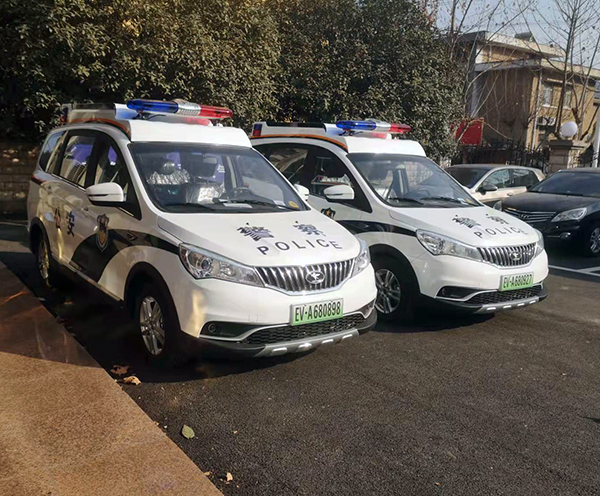 安徽鳳臺(tái)縣電動(dòng)巡邏車上崗執(zhí)勤(圖1) 安徽鳳臺(tái)縣電動(dòng)巡邏車上崗執(zhí)勤(圖1)