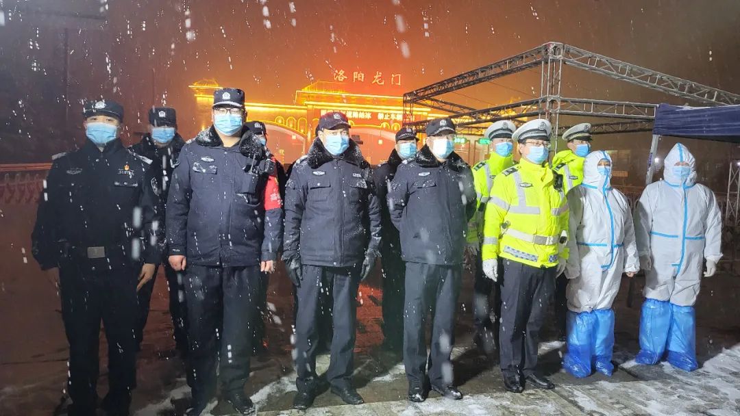 頂風雪，戰(zhàn)嚴寒，洛陽警察戰(zhàn)斗力滿格！(圖2)