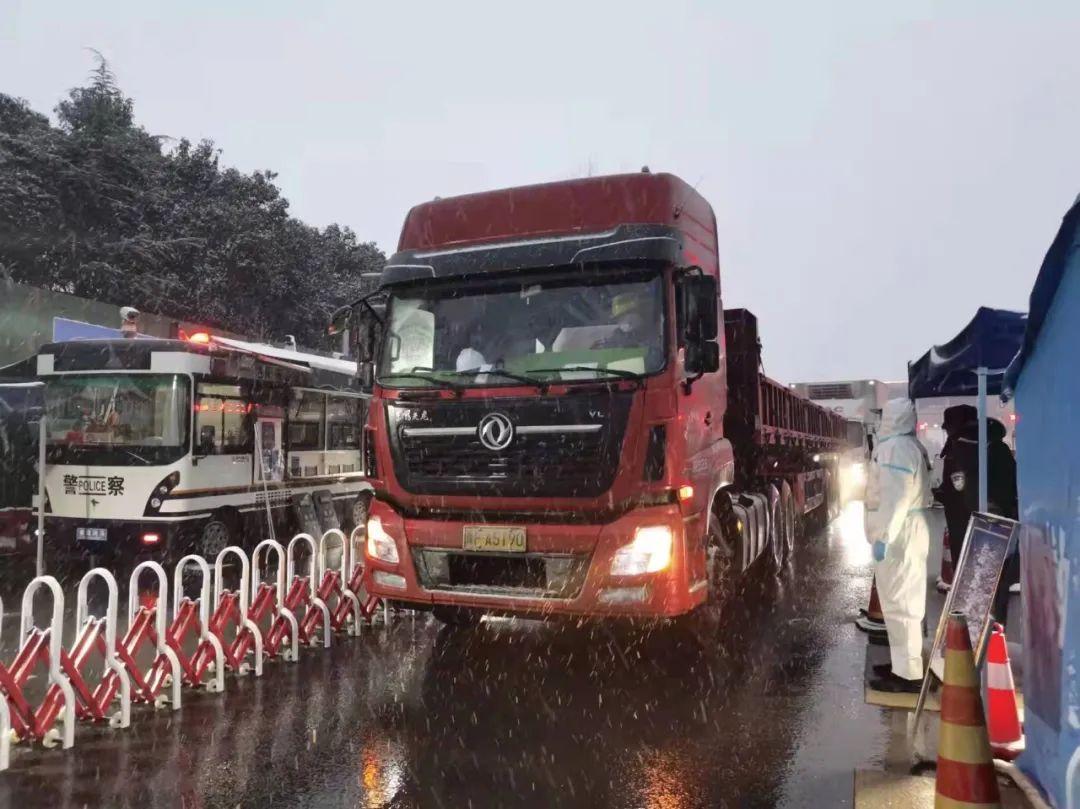 頂風雪，戰(zhàn)嚴寒，洛陽警察戰(zhàn)斗力滿格！(圖3)