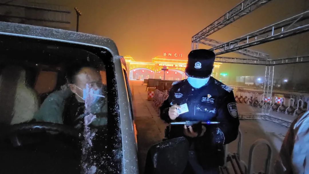 頂風雪，戰(zhàn)嚴寒，洛陽警察戰(zhàn)斗力滿格！(圖4)