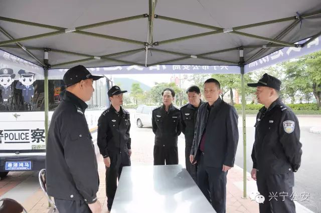 巡防新武器--移動警務(wù)室(圖2) 巡防新武器--移動警務(wù)室(圖2)