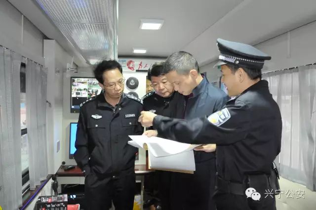 巡防新武器--移動警務(wù)室(圖3) 巡防新武器--移動警務(wù)室(圖3)