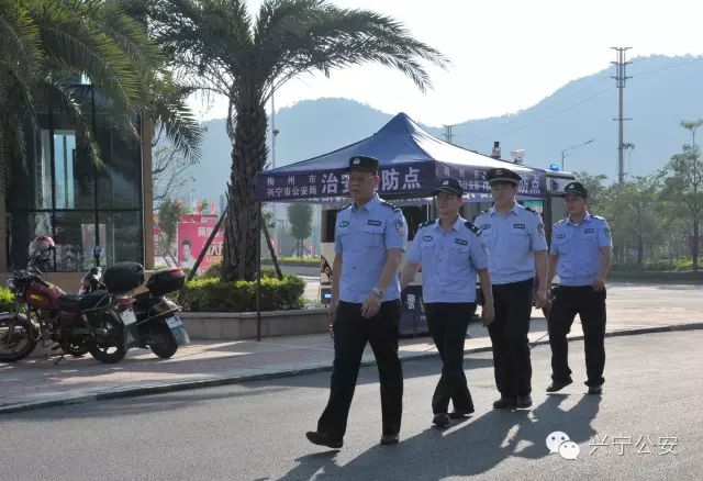 巡防新武器--移動警務(wù)室(圖9) 巡防新武器--移動警務(wù)室(圖9)
