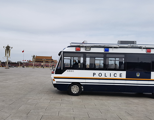 兩會(huì)安保進(jìn)行時(shí)||移動(dòng)警務(wù)室筑牢社會(huì)安全屏障(圖1) 兩會(huì)安保進(jìn)行時(shí)||移動(dòng)警務(wù)室筑牢社會(huì)安全屏障(圖1)