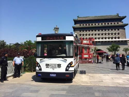 兩會(huì)安保進(jìn)行時(shí)||移動(dòng)警務(wù)室筑牢社會(huì)安全屏障(圖4) 兩會(huì)安保進(jìn)行時(shí)||移動(dòng)警務(wù)室筑牢社會(huì)安全屏障(圖4)