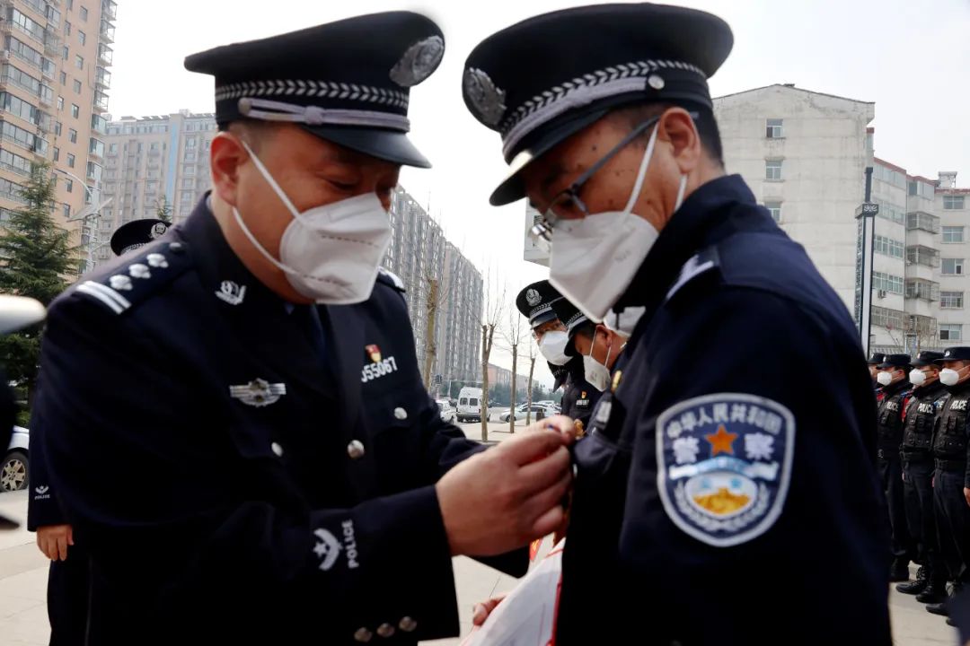 送獎到崗鼓士氣！晉城公安對疫情防控先進集體和個人進行表彰(圖4)