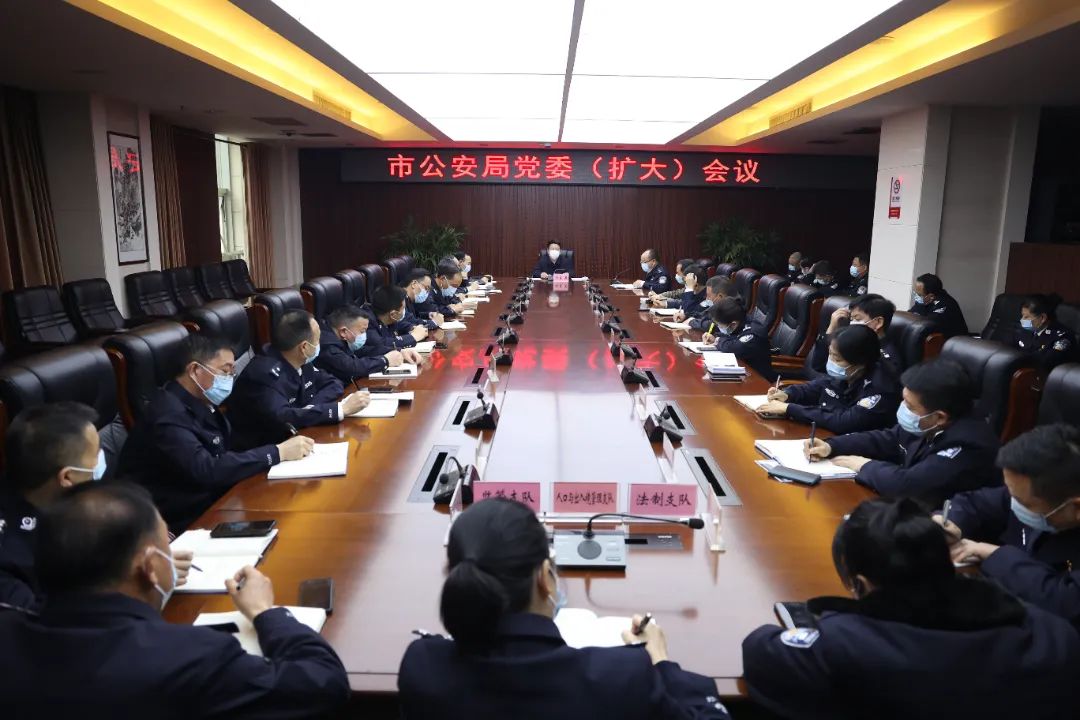 常德公安全警參戰(zhàn) 全力以赴 堅(jiān)決筑牢疫情防控安全屏障(圖1) 常德公安全警參戰(zhàn) 全力以赴 堅(jiān)決筑牢疫情防控安全屏障(圖1)