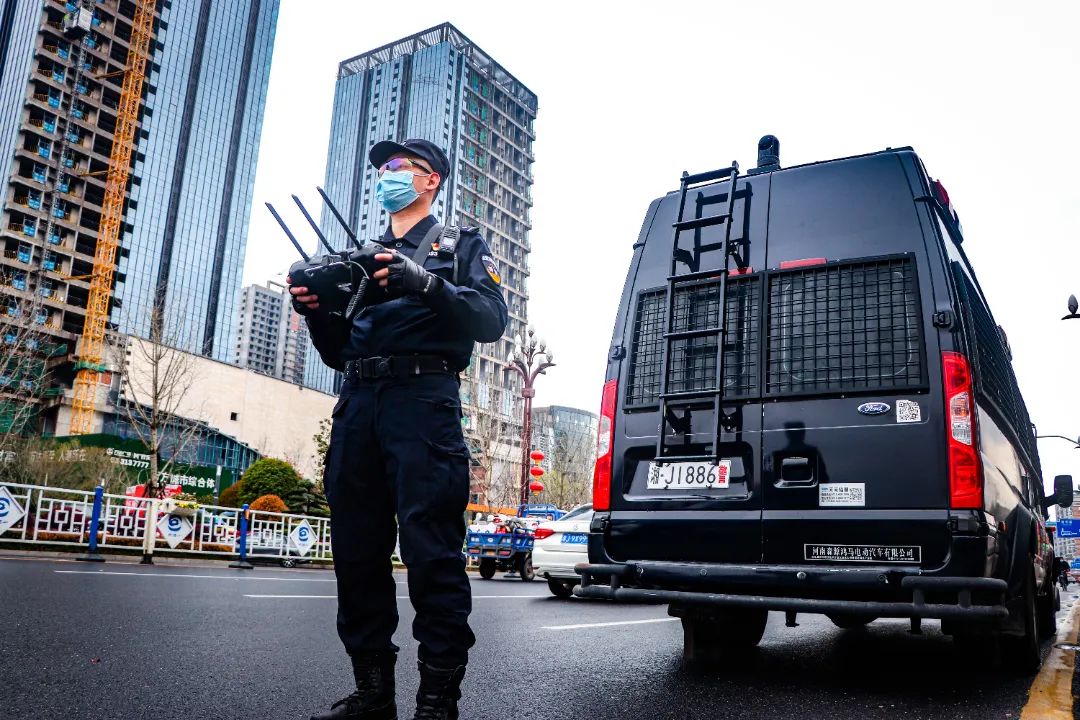 常德公安全警參戰(zhàn) 全力以赴 堅(jiān)決筑牢疫情防控安全屏障(圖6) 常德公安全警參戰(zhàn) 全力以赴 堅(jiān)決筑牢疫情防控安全屏障(圖6)