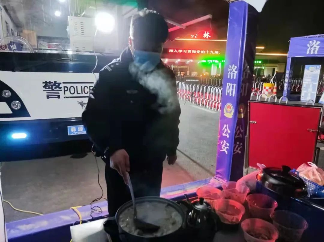 迎戰(zhàn)疫情“倒春寒”，豎起一道“藏藍色”屏障(圖11)