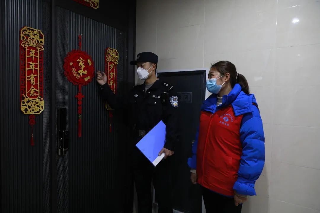 鹽都公安:黨旗飄揚(yáng)在戰(zhàn)疫一線最前沿(圖5) 鹽都公安:黨旗飄揚(yáng)在戰(zhàn)疫一線最前沿(圖5)