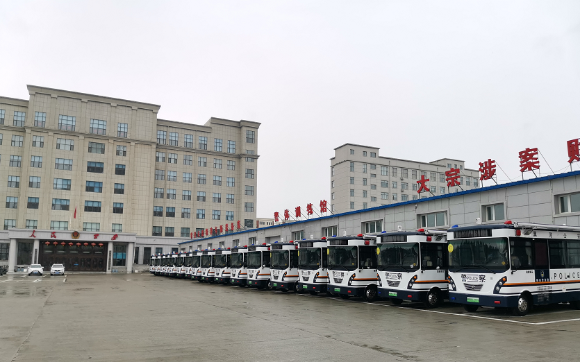 黑龍江黑河市移動警務(wù)室上崗聯(lián)防聯(lián)控 織密邊境疫情防控網(wǎng)絡(luò)(圖1) 黑龍江黑河市移動警務(wù)室上崗聯(lián)防聯(lián)控 織密邊境疫情防控網(wǎng)絡(luò)(圖1)