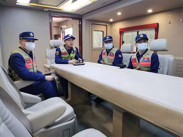 鄭州航空港組織開展防汛救災(zāi)應(yīng)急通信實(shí)戰(zhàn)拉動(dòng)演練—衛(wèi)星通信車擔(dān)綱重任(圖3) 鄭州航空港組織開展防汛救災(zāi)應(yīng)急通信實(shí)戰(zhàn)拉動(dòng)演練—衛(wèi)星通信車擔(dān)綱重任(圖3)