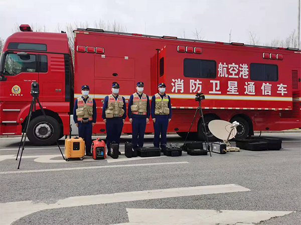 鄭州航空港組織開展防汛救災(zāi)應(yīng)急通信實(shí)戰(zhàn)拉動(dòng)演練—衛(wèi)星通信車擔(dān)綱重任(圖4) 鄭州航空港組織開展防汛救災(zāi)應(yīng)急通信實(shí)戰(zhàn)拉動(dòng)演練—衛(wèi)星通信車擔(dān)綱重任(圖4)
