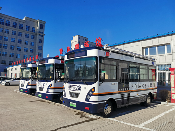 黑龍江黑河市移動(dòng)警務(wù)室開(kāi)到防疫一線(xiàn)(圖2) 黑龍江黑河市移動(dòng)警務(wù)室開(kāi)到防疫一線(xiàn)(圖2)