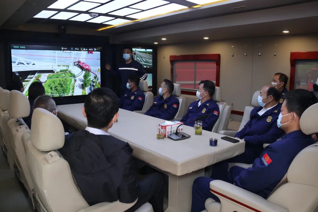 鄭州航空港消防開(kāi)展遠(yuǎn)程供水系統(tǒng)測(cè)試驗(yàn)收暨戰(zhàn)勤保障實(shí)戰(zhàn)拉動(dòng)演練(圖5) 鄭州航空港消防開(kāi)展遠(yuǎn)程供水系統(tǒng)測(cè)試驗(yàn)收暨戰(zhàn)勤保障實(shí)戰(zhàn)拉動(dòng)演練(圖5)
