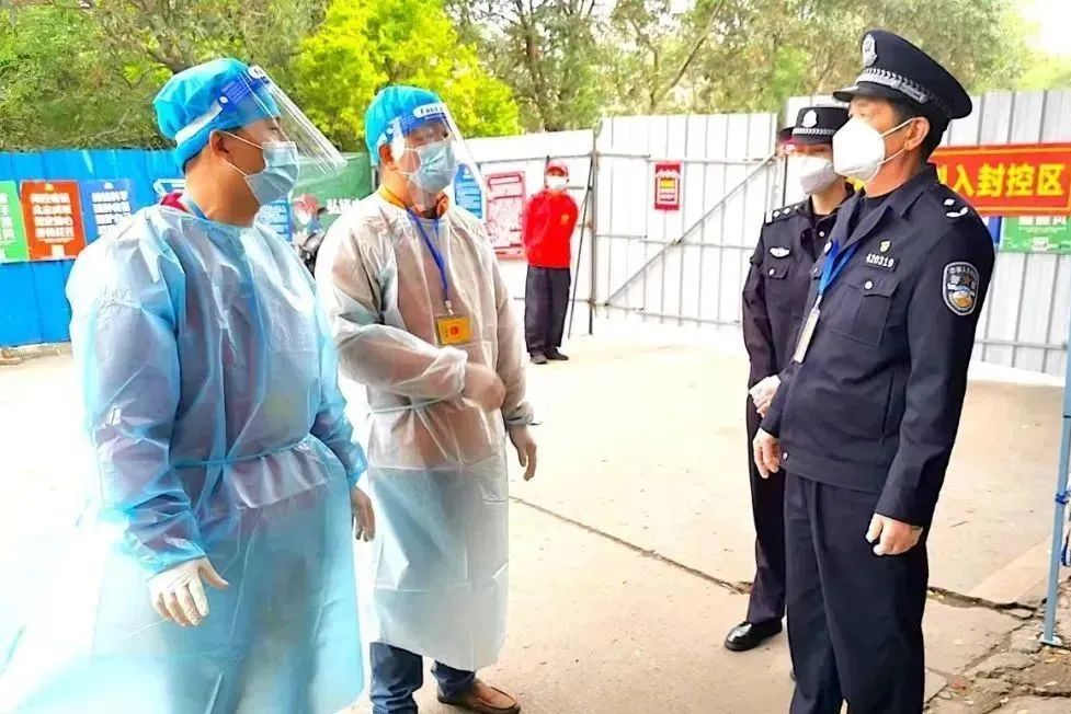 警徽，閃耀在抗疫一線(圖5)