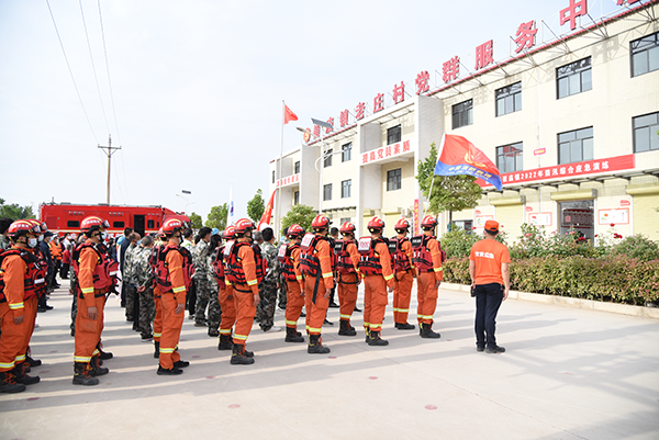 滎陽(yáng)市開(kāi)展2022年防汛綜合應(yīng)急演練||森源鴻馬通信指揮車“上通下達(dá)”一線保障(圖2) 滎陽(yáng)市開(kāi)展2022年防汛綜合應(yīng)急演練||森源鴻馬通信指揮車“上通下達(dá)”一線保障(圖2)