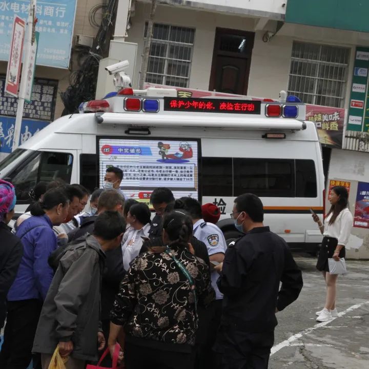 青春路上 檢愛伴成長(zhǎng)---凌云縣人民檢察院慶“六一”(圖1) 青春路上 檢愛伴成長(zhǎng)---凌云縣人民檢察院慶“六一”(圖1)