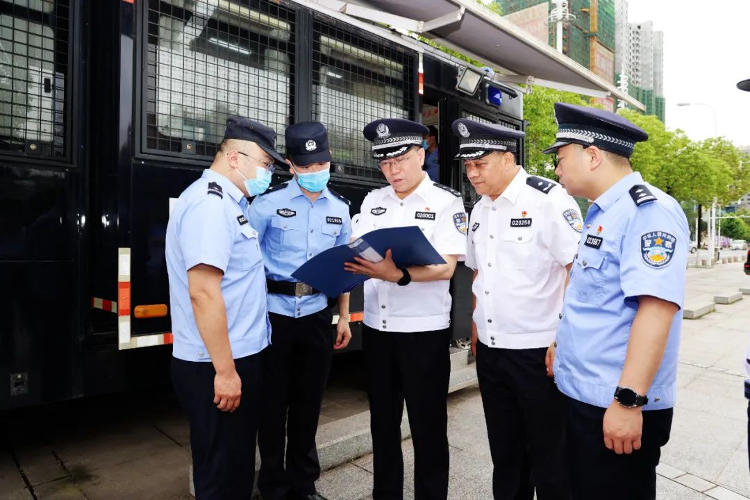 平安衡陽(yáng)：端午安康 “警察藍(lán)”為您傾情守護(hù)！(圖2)