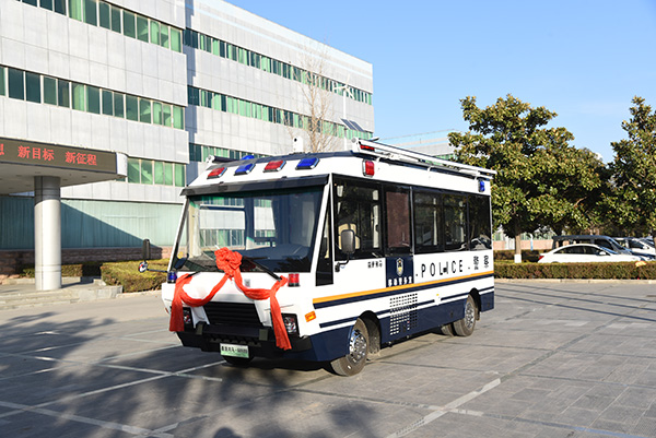 打通智慧警務(wù)最后一公里||移動(dòng)警務(wù)室“小平臺(tái)”變身“大舞臺(tái)”(圖1) 打通智慧警務(wù)最后一公里||移動(dòng)警務(wù)室“小平臺(tái)”變身“大舞臺(tái)”(圖1)