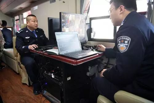 打通智慧警務(wù)最后一公里||移動(dòng)警務(wù)室“小平臺(tái)”變身“大舞臺(tái)”(圖5) 打通智慧警務(wù)最后一公里||移動(dòng)警務(wù)室“小平臺(tái)”變身“大舞臺(tái)”(圖5)