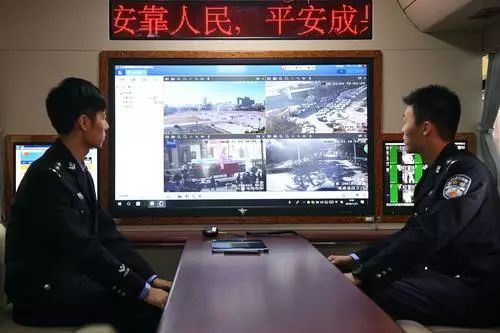 打通智慧警務(wù)最后一公里||移動(dòng)警務(wù)室“小平臺(tái)”變身“大舞臺(tái)”(圖6) 打通智慧警務(wù)最后一公里||移動(dòng)警務(wù)室“小平臺(tái)”變身“大舞臺(tái)”(圖6)