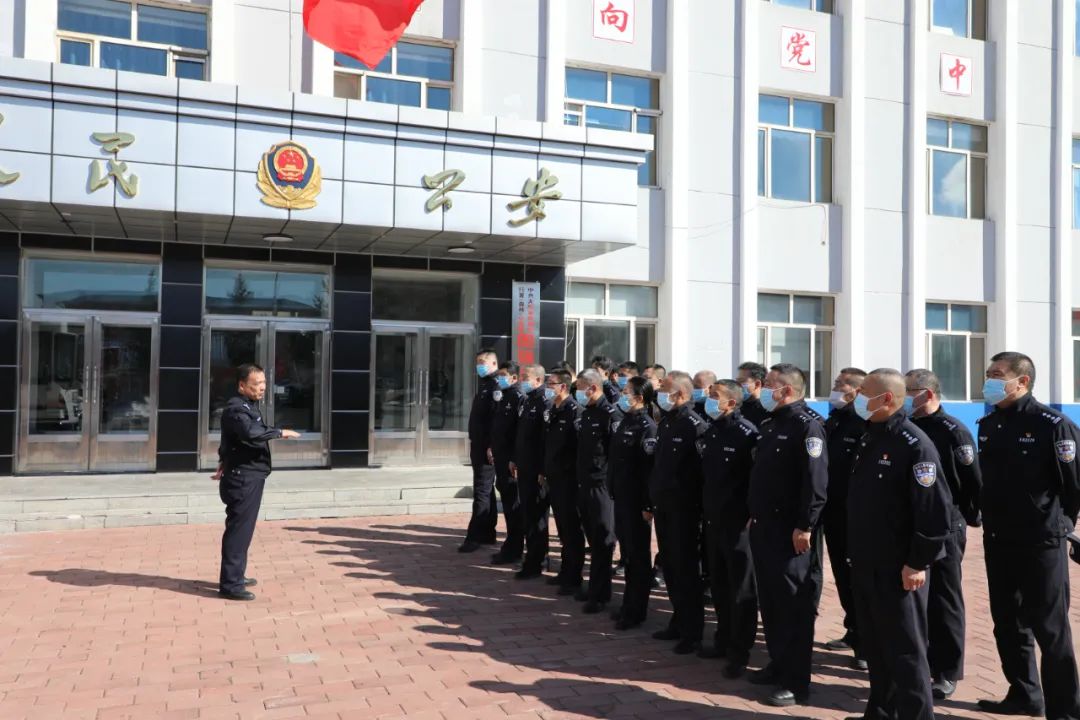 黑龍江漠河||圖強(qiáng)分局開展移動(dòng)警務(wù)室操作使用培訓(xùn)(圖2) 黑龍江漠河||圖強(qiáng)分局開展移動(dòng)警務(wù)室操作使用培訓(xùn)(圖2)