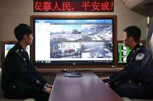 移動(dòng)警務(wù)室打造了治安防控新氣象(圖6) 移動(dòng)警務(wù)室打造了治安防控新氣象(圖6)