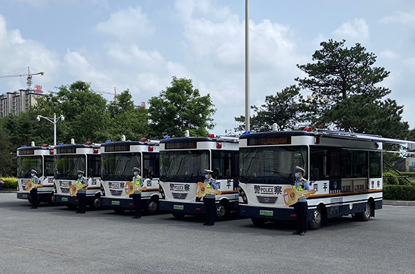 移動警務(wù)方艙“列裝” 四平市公安局隆重舉行移動警務(wù)方艙發(fā)放儀式 (圖2) 移動警務(wù)方艙“列裝” 四平市公安局隆重舉行移動警務(wù)方艙發(fā)放儀式 (圖2)