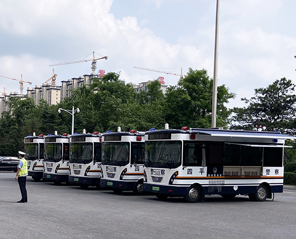 移動警務(wù)方艙“列裝” 四平市公安局隆重舉行移動警務(wù)方艙發(fā)放儀式 (圖4) 移動警務(wù)方艙“列裝” 四平市公安局隆重舉行移動警務(wù)方艙發(fā)放儀式 (圖4)