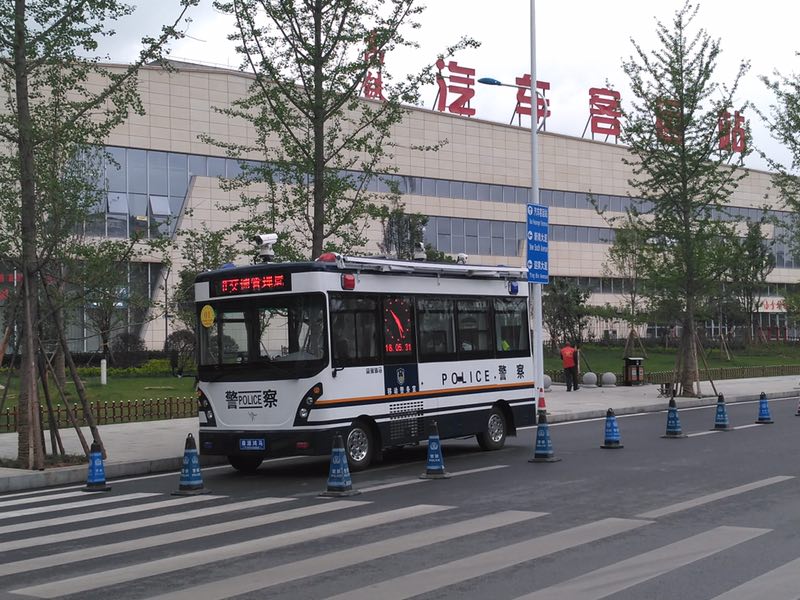 移動(dòng)警務(wù)室:警務(wù)前移 觸角前伸 做強(qiáng)基層基礎(chǔ)工作(圖6) 移動(dòng)警務(wù)室:警務(wù)前移 觸角前伸 做強(qiáng)基層基礎(chǔ)工作(圖6)