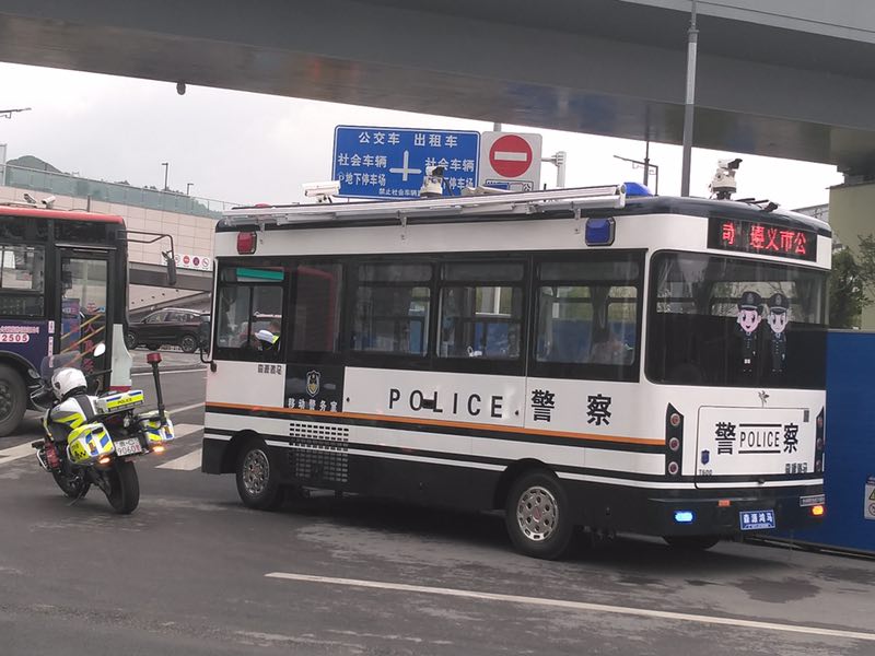 移動(dòng)警務(wù)室:警務(wù)前移 觸角前伸 做強(qiáng)基層基礎(chǔ)工作(圖3) 移動(dòng)警務(wù)室:警務(wù)前移 觸角前伸 做強(qiáng)基層基礎(chǔ)工作(圖3)