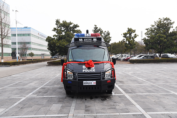 特巡警輕騎——森源鴻馬防暴巡邏車(圖1) 特巡警輕騎——森源鴻馬防暴巡邏車(圖1)