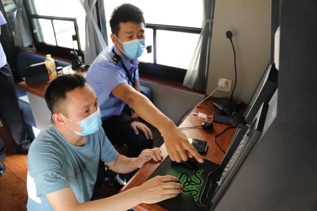 黑河合作區(qū)公安分局開展移動警務(wù)室操作使用培訓(xùn)(圖3) 黑河合作區(qū)公安分局開展移動警務(wù)室操作使用培訓(xùn)(圖3)