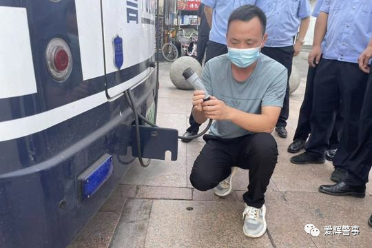 黑河市愛輝公安分局組織開展移動警務(wù)室操作使用培訓(xùn)(圖4) 黑河市愛輝公安分局組織開展移動警務(wù)室操作使用培訓(xùn)(圖4)