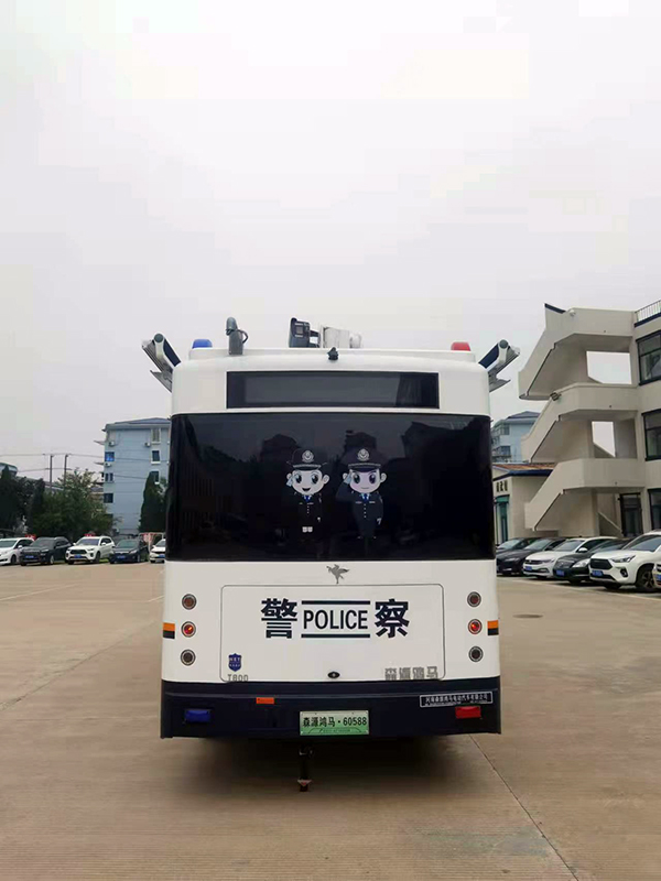 江蘇啟東市移動警務(wù)室上崗執(zhí)勤(圖4) 江蘇啟東市移動警務(wù)室上崗執(zhí)勤(圖4)