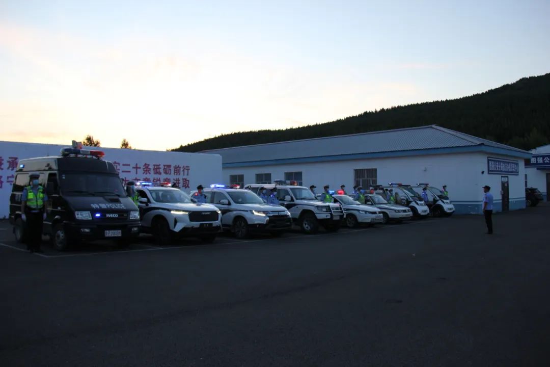 加強夜間巡邏防控 守護轄區(qū)安全||圖強分局夏季夜巡專項行動有序開展(圖2) 加強夜間巡邏防控 守護轄區(qū)安全||圖強分局夏季夜巡專項行動有序開展(圖2)