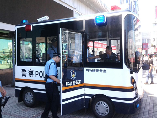 加強(qiáng)街面治安管控 打擊各類(lèi)違法犯罪||佳木斯市啟用多功能街面移動(dòng)警務(wù)室(圖2) 加強(qiáng)街面治安管控 打擊各類(lèi)違法犯罪||佳木斯市啟用多功能街面移動(dòng)警務(wù)室(圖2)