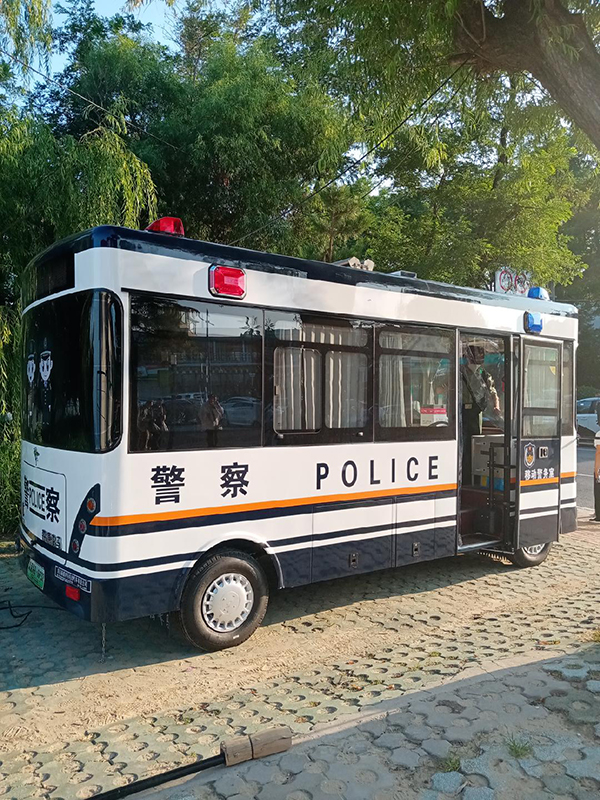 河北邯鄲警務(wù)便民工作站上崗執(zhí)勤||震懾犯罪保平安(圖2) 河北邯鄲警務(wù)便民工作站上崗執(zhí)勤||震懾犯罪保平安(圖2)