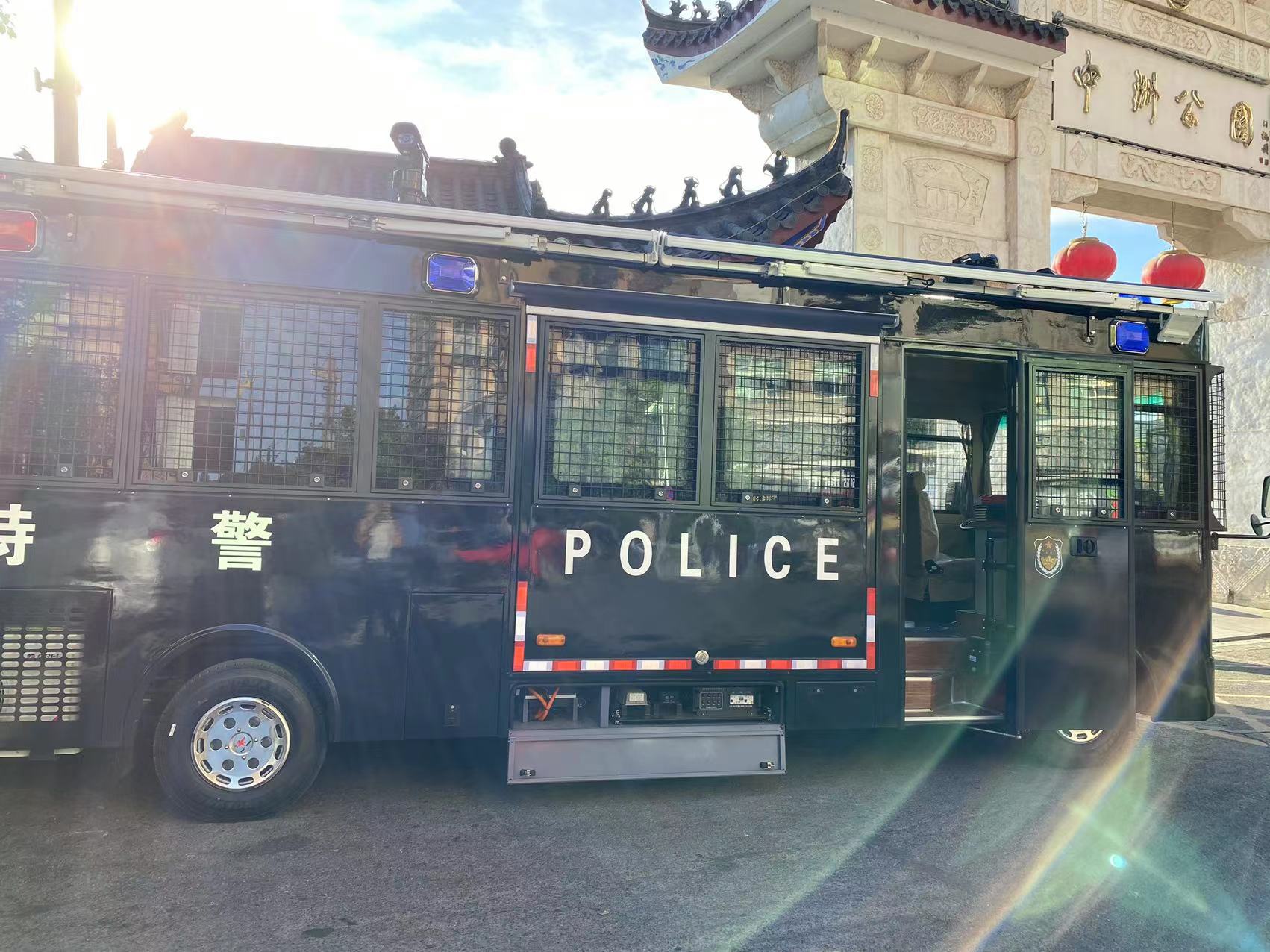 湖南衡陽智慧警務(wù)便民工作站上崗(圖2) 湖南衡陽智慧警務(wù)便民工作站上崗(圖2)