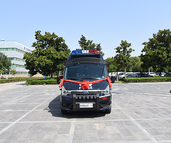 安徽阜南縣采購(gòu)防暴運(yùn)兵車(圖1) 安徽阜南縣采購(gòu)防暴運(yùn)兵車(圖1)