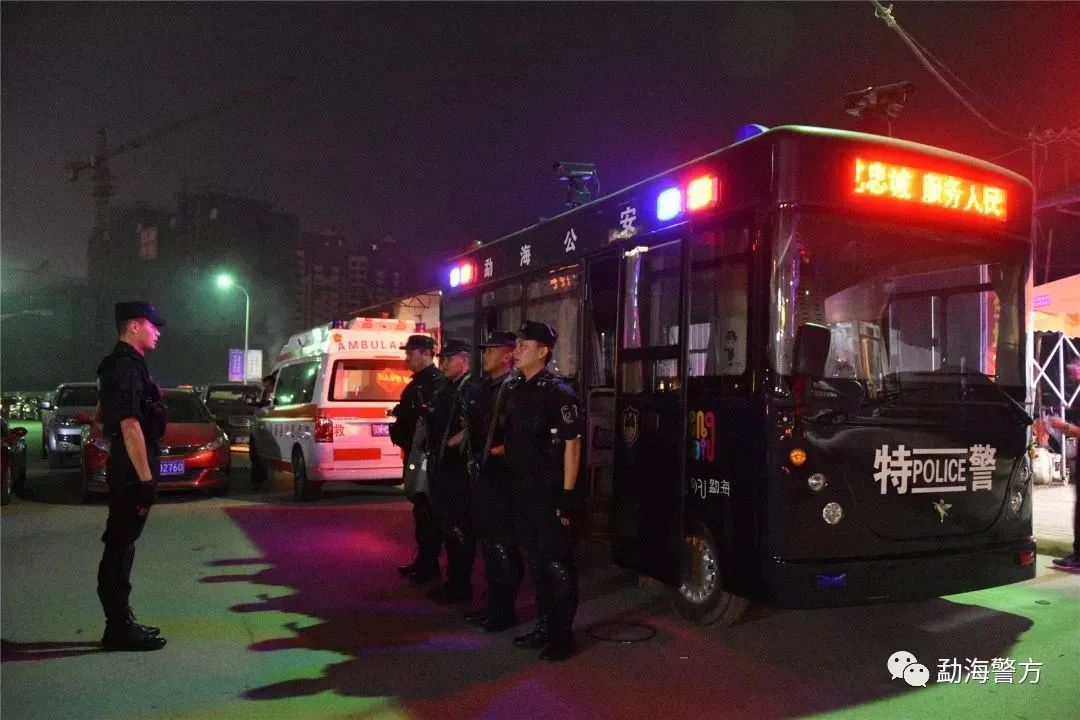 移動(dòng)警務(wù)室“警燈閃爍”護(hù)平安(圖1) 移動(dòng)警務(wù)室“警燈閃爍”護(hù)平安(圖1)