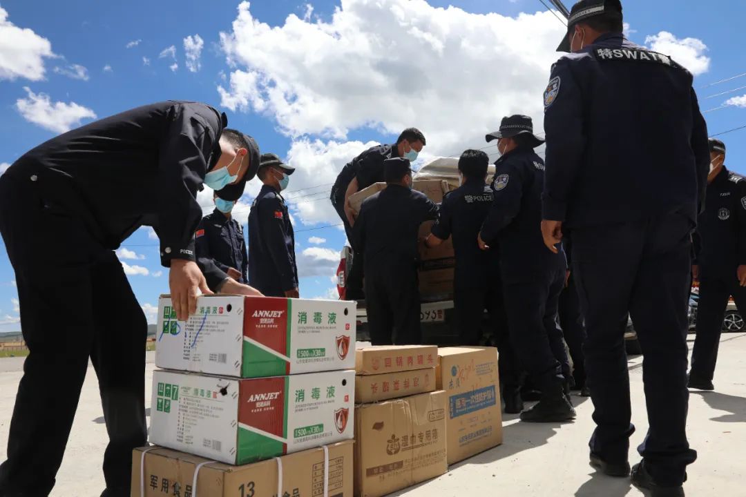 黃南州公安局警務(wù)保障部全力做好“戰(zhàn)疫情防汛期”后勤保障工作(圖3) 黃南州公安局警務(wù)保障部全力做好“戰(zhàn)疫情防汛期”后勤保障工作(圖3)