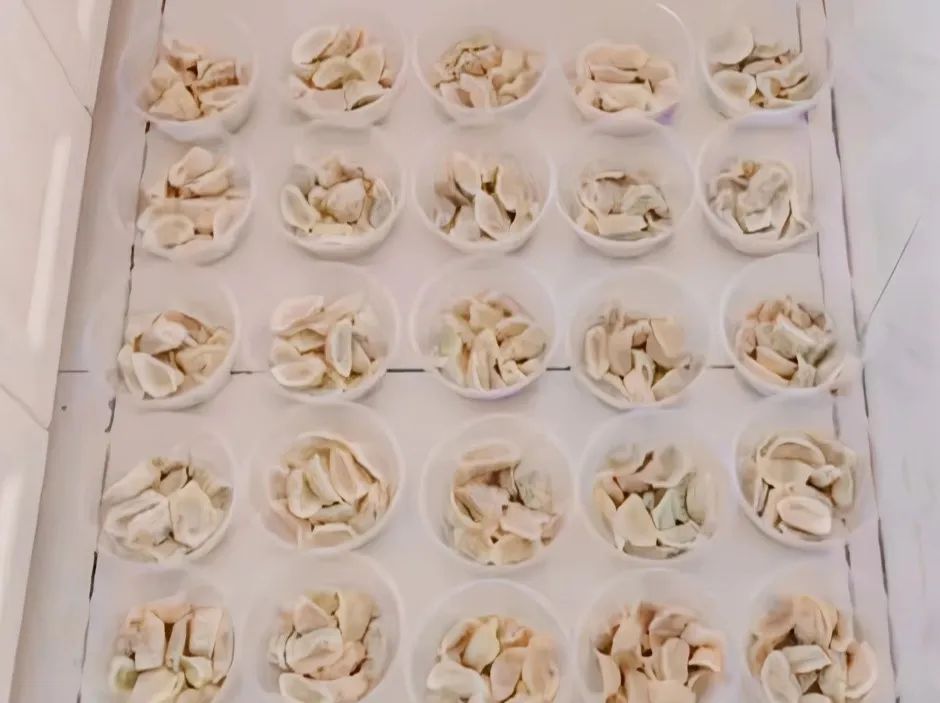 “暖心餃子”送一線 用平凡守護(hù)溫暖(圖1) “暖心餃子”送一線 用平凡守護(hù)溫暖(圖1)