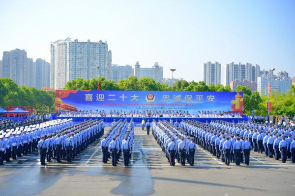 湘潭市“喜迎二十大 忠誠保平安”實兵演練暨誓師大會舉行(圖1) 湘潭市“喜迎二十大 忠誠保平安”實兵演練暨誓師大會舉行(圖1)